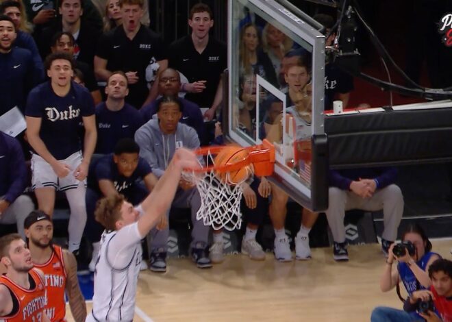 Cooper Flagg throws down amazing TWO-HANDED SLAM DUNK as Duke leads Illinois